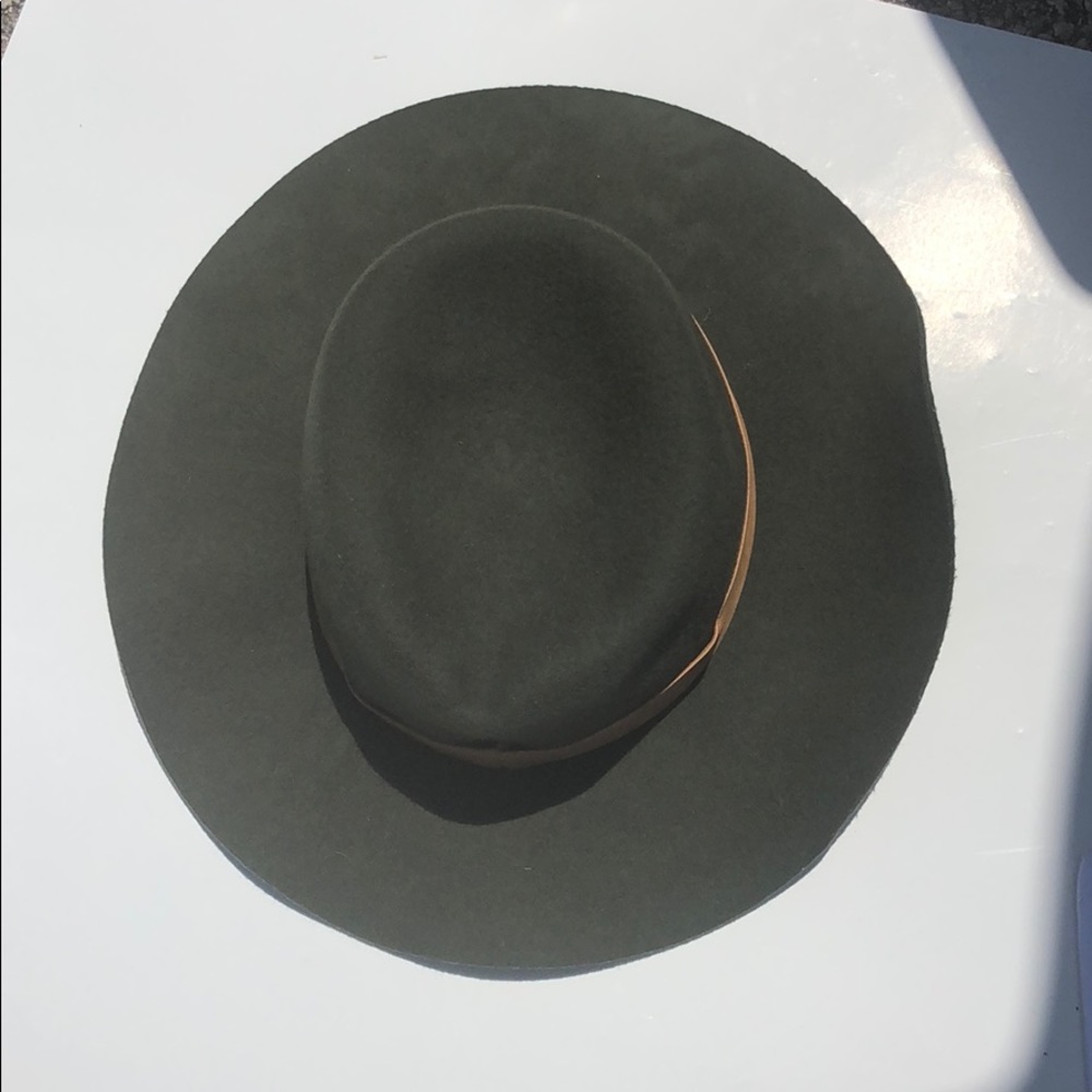 Green hat - Picture 3 of 4